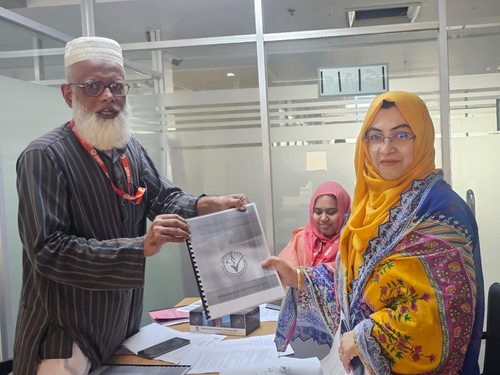 IQAC Director Hands Over BAC Accreditation Manual to Head of the Department of English for Accreditation Preparation.